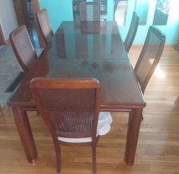 Table, 2 leafs & 6 chairs