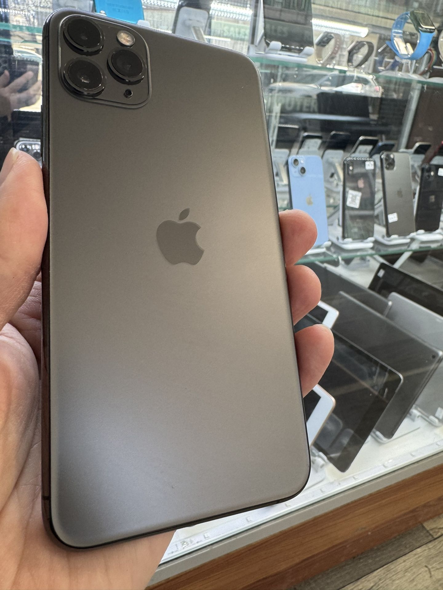 Unlocked iPhone 11 Pro Max Desbloqueado