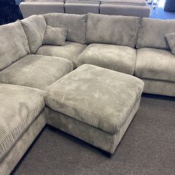 GRAY Sectional Sofa includes ottoman and accent pillows 99x99 pick up / can deliver 