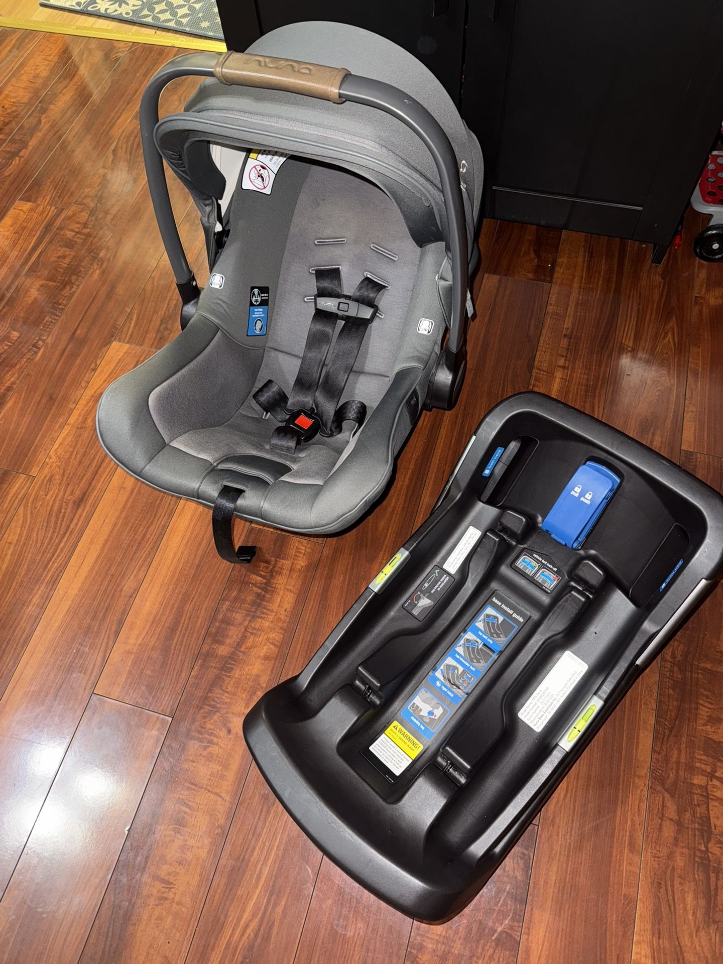 Nuna Pipa lite Lx Car seat