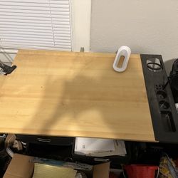 Drawing Dest With A Raisable Table Top 150 Obo