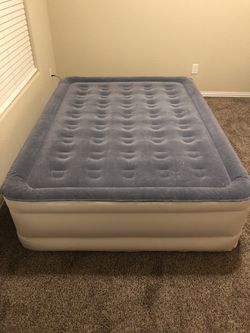 Air Mattress w/ One-touch Pump (Queen)