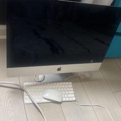 Mac Book 2017 Works Great Upgraded So No Use For It