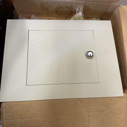 Heavy Duty Used Wall Safe With Key 17x16x4”