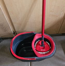 O-CEDAR SPINNING MOP AND BUCKET