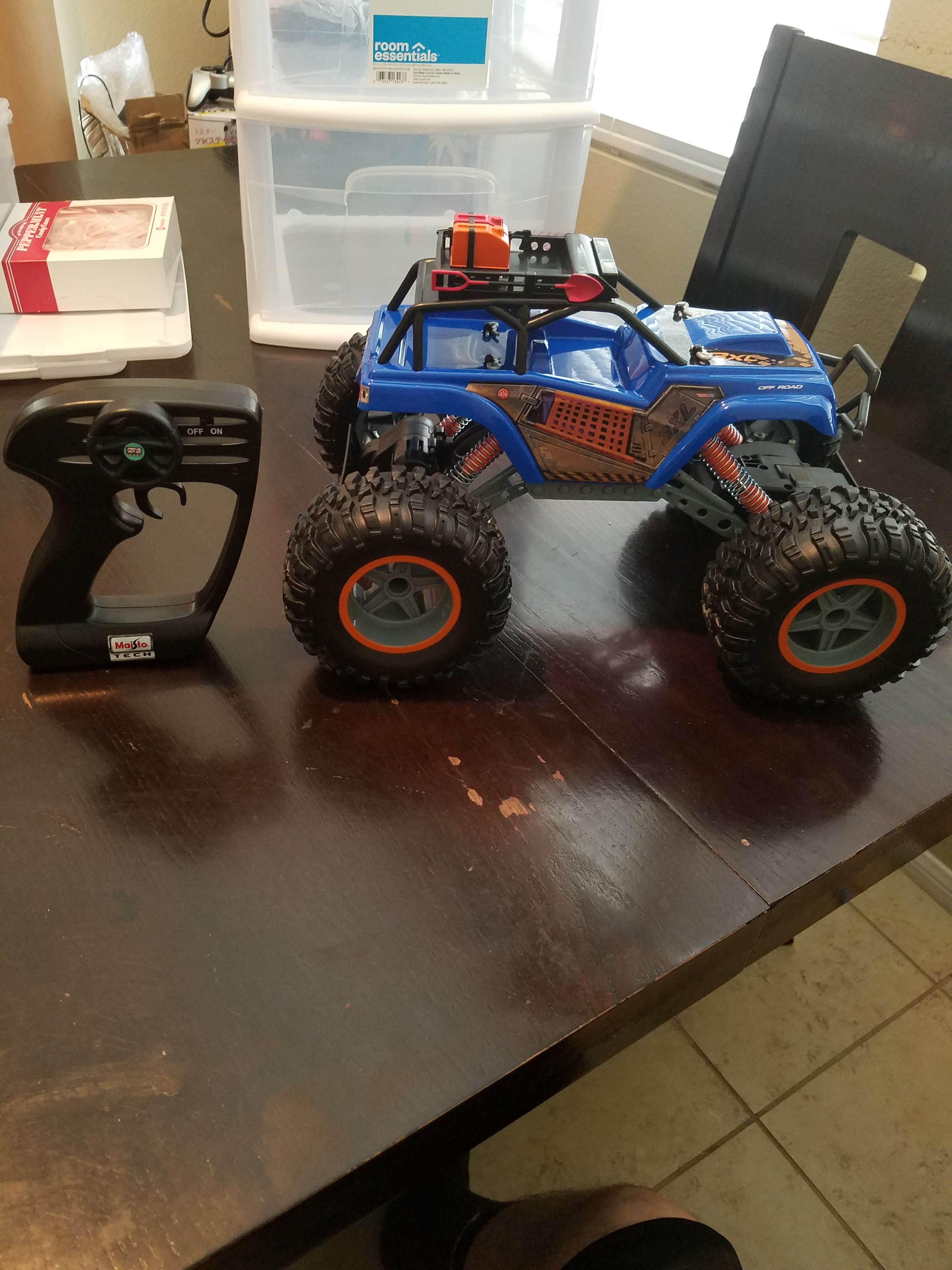 Maisto R C Rock Crawler 3XL Radio Control Vehicle for Sale in