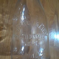 Vintage Milk Bottle.  BRAUN DAIRY ELGIN ILLINOIS.  