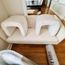 Love Seat & 2 Ottomans 