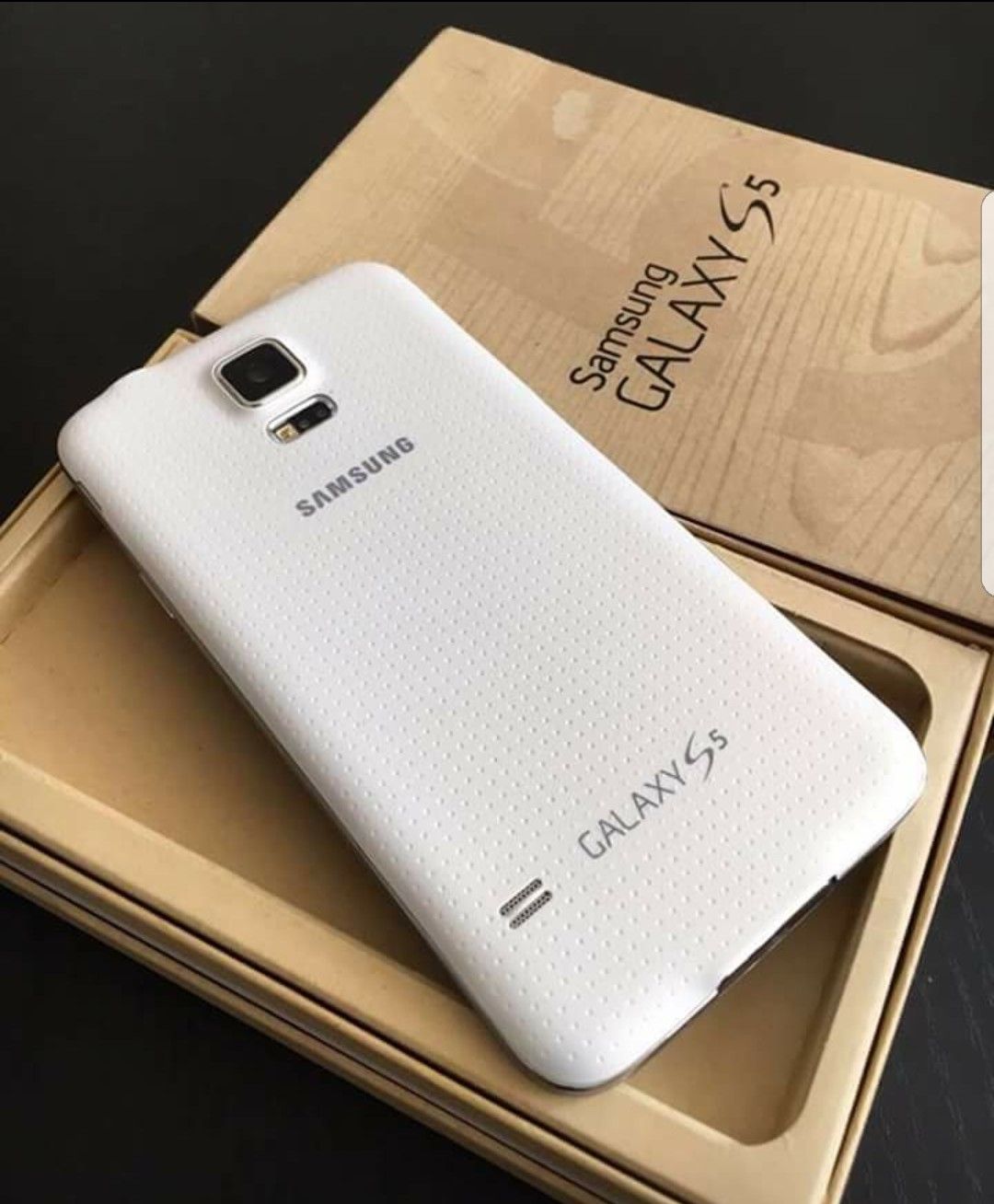 Samsung Galaxy S5. Factory Unlocked and Usable with Any Company Carrier SIM Any Country