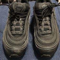 black Nike womens sneakers