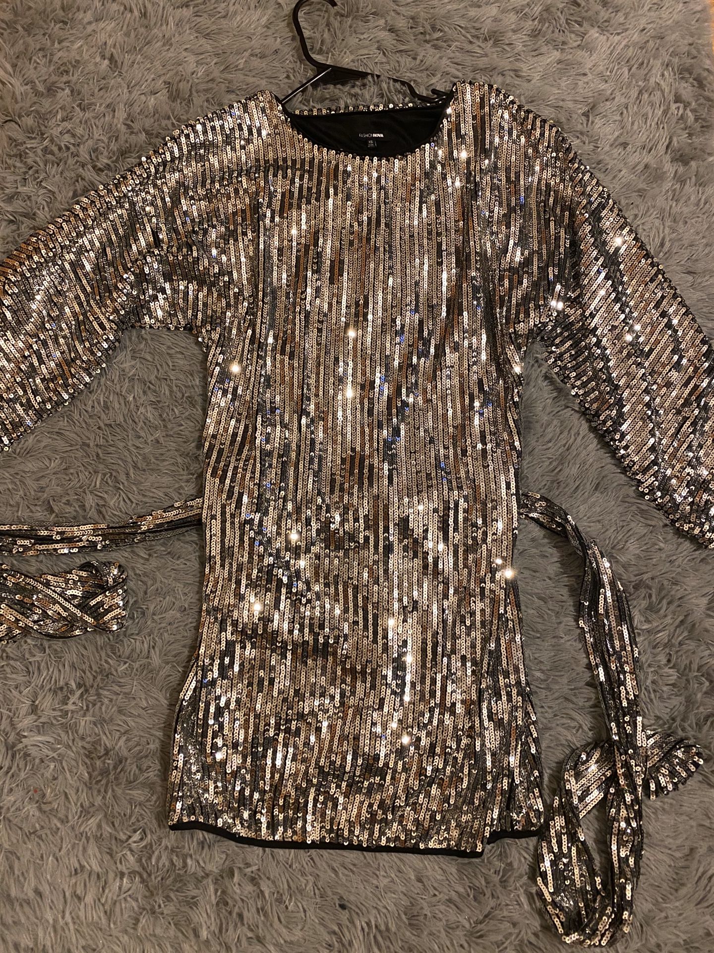 Ladies cute Sequin dress (small)