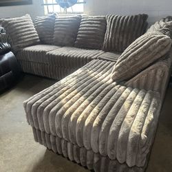 🛋️🔥 MOCHA PLUSH SECTIONAL — IN STOCK 🔥$0 Down Financing, 100 Day Early Payment Plan Available 
