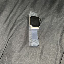 Starlight Apple Watch SE 2nd Gen