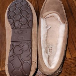 Woman's Ugg Slippers