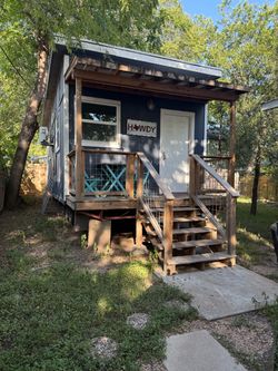 Tiny house Airbnb studio style on wheels