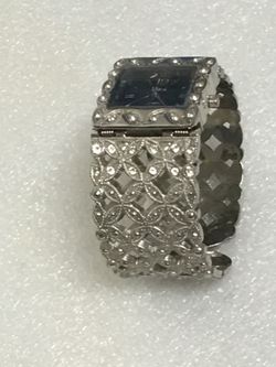 Beautiful Ladies Silver Tone Bangle Watch new battery works great