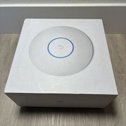 Ubiquiti UniFi 802.11ac Wave 2 Wi-Fi Access Point - White (UAP-AC-HD-US)