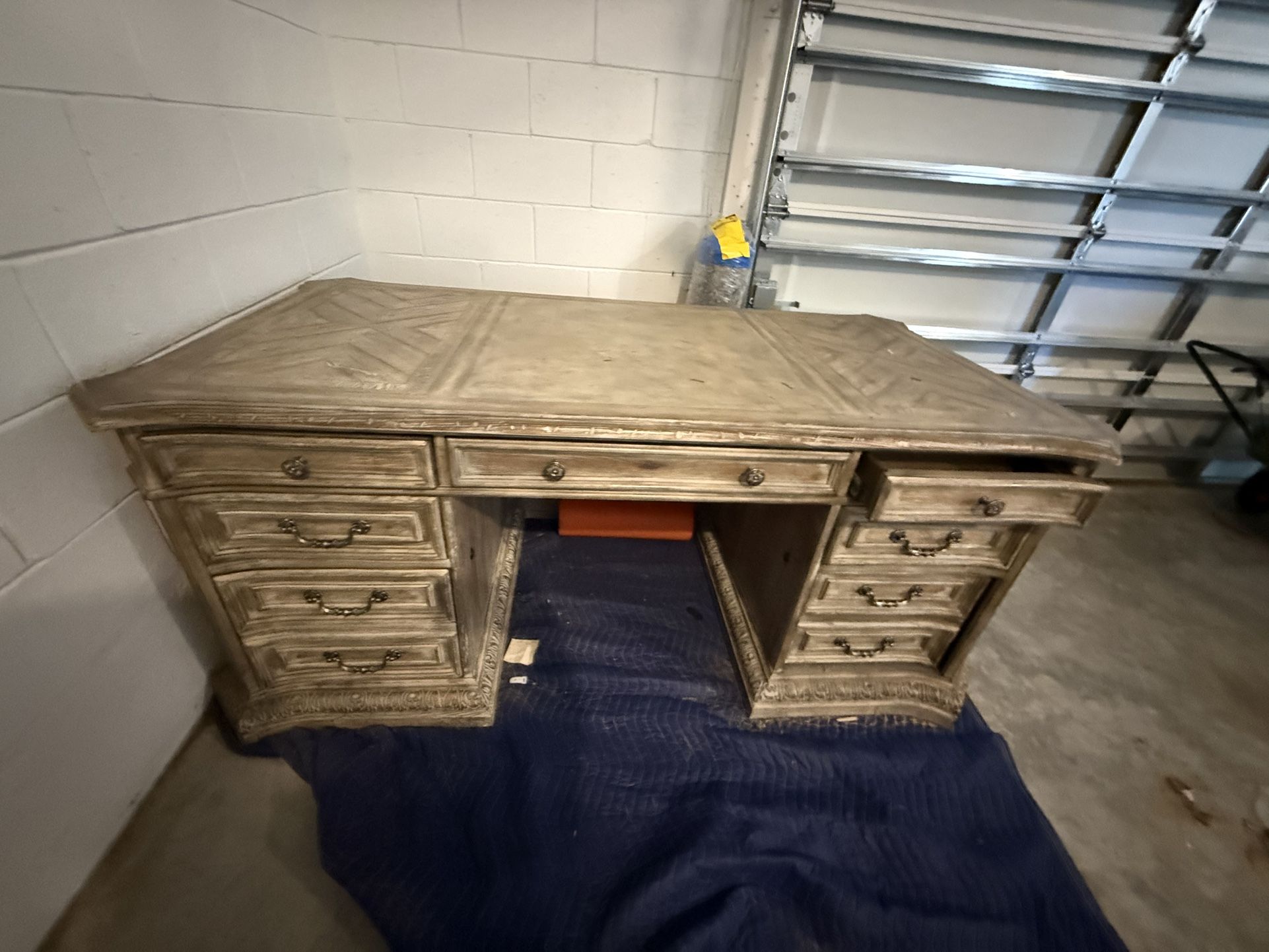 HOOKER FURNITURE - CASTELLA EXECUTIVE DESK