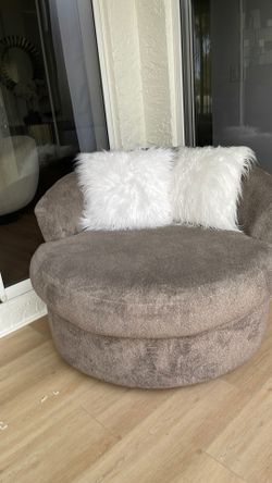 SWIVEL CHAIR