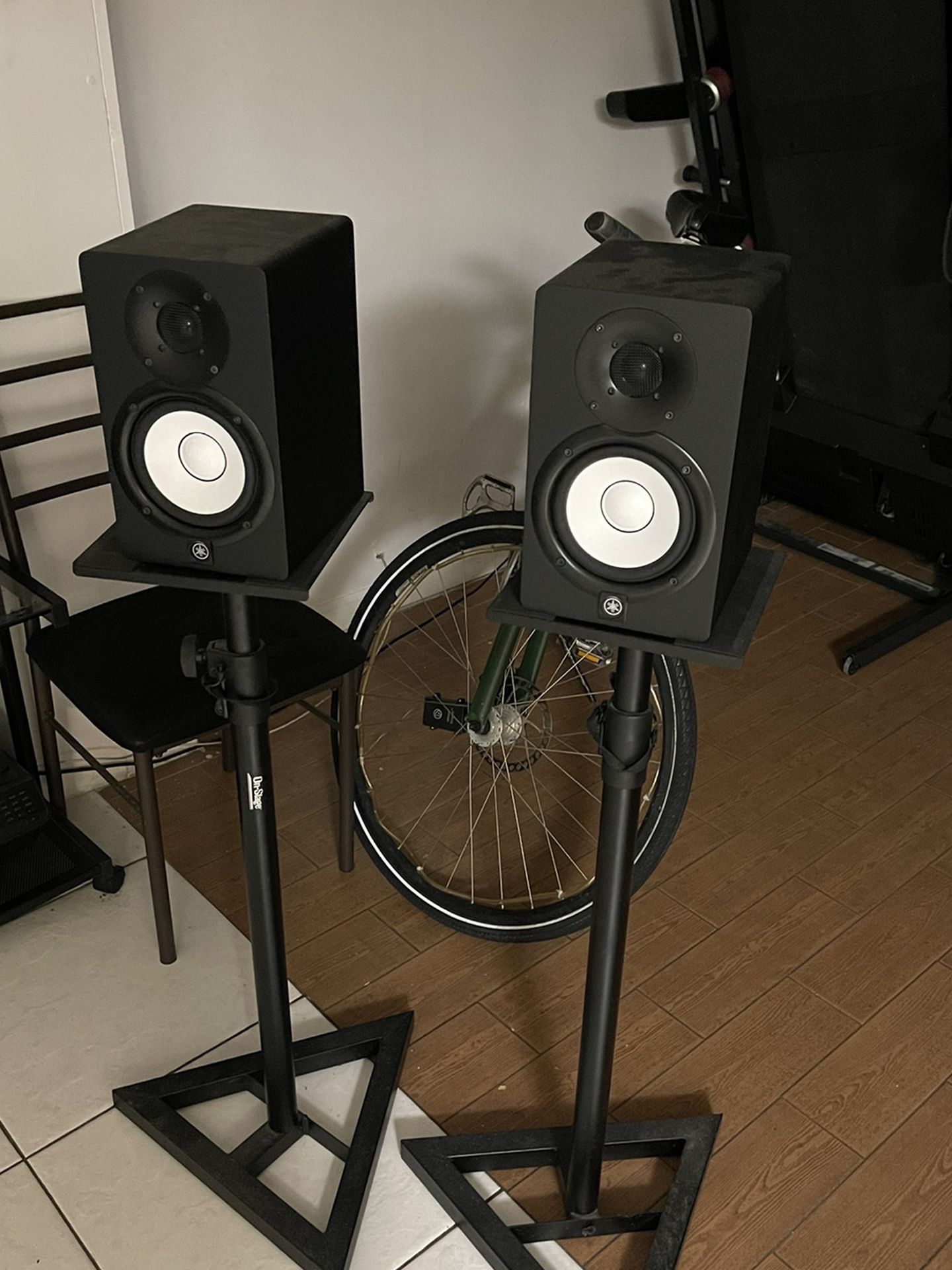 Yamaha Hs5 With Stands