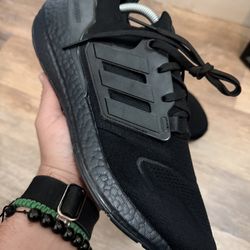 ADIDAS ULTRABOOST 22 TRIPLE BLACK #GZ0127 MEN RUNNING SHOES SIZE 10