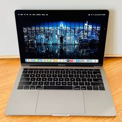 Apple MacBook Pro 2017 13” 3.5Ghz - Core i7 - 16GB RAM - 256GB SSD!