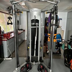 Hoist V-6 exercise machine