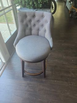 8 chairs ok condition. Made by hillsdale furniture. Bought at Macy's.   23 inch height of the seat