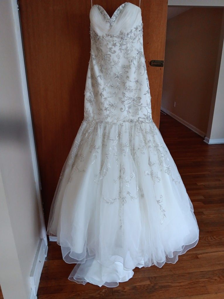 New Never Worn Bridal Gown From Expressions Bridal
