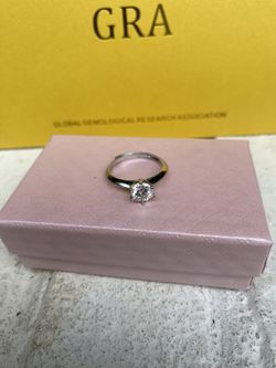 VVS1 Moissanite Engagement Ring