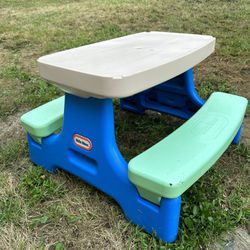 LITTLE TIKES PICNIC TABLE FOR SMALL KIDS
