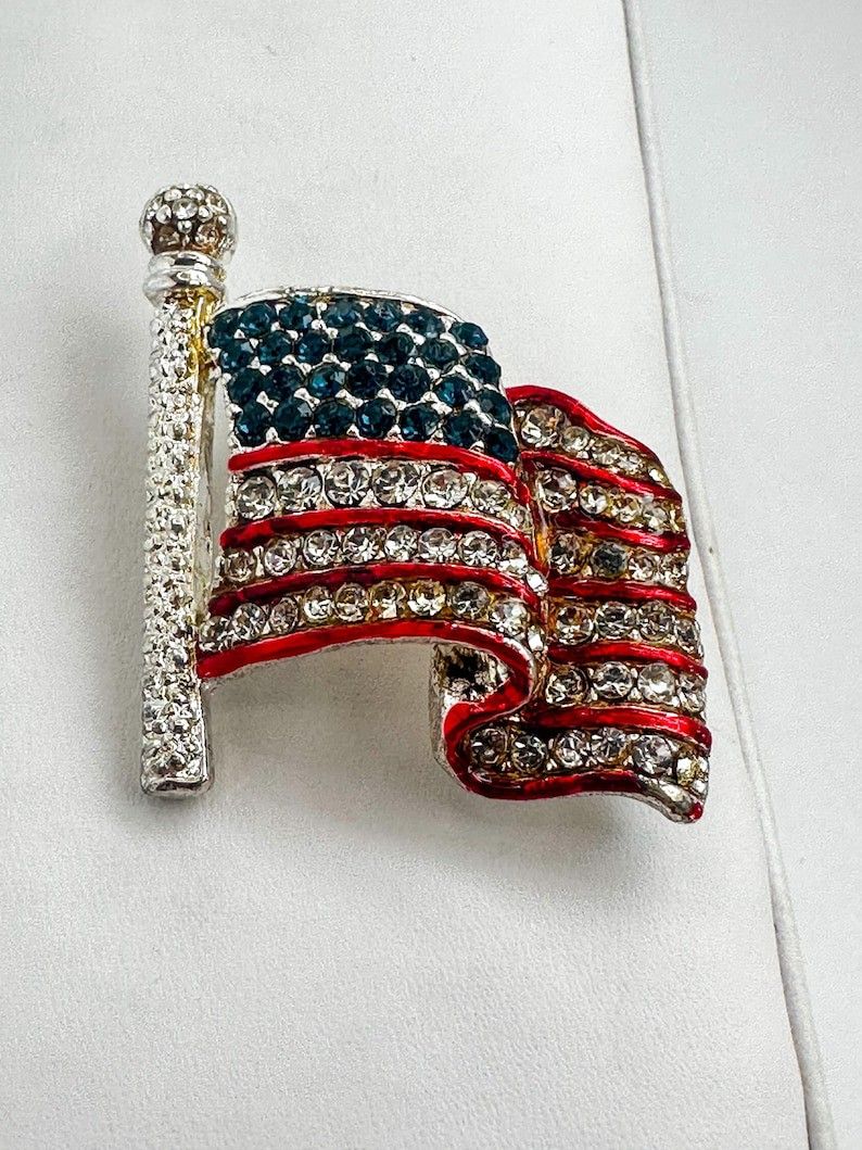 Vintage, marked “TC” for Tanya’s Creations, USA patriotic waving America flag brooch. Red,white,blue Pendant