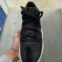 Air Jordan 11 Low Size 7y/8.5W