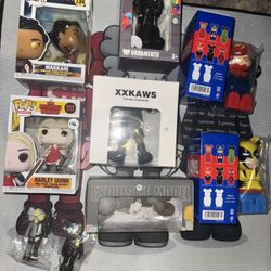 Pops/kaws Figures/ Glowing Bearbricks