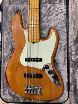 2025 fender  American professional II 5 string jazz bass USA ( mint condition)