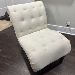 Beige Tufted Slipper Accent Chair – Modern / Mid Century