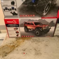 Red cat Everest GEN 7 1/ 10th scale brushed electric four-wheel-drive trail ready to run