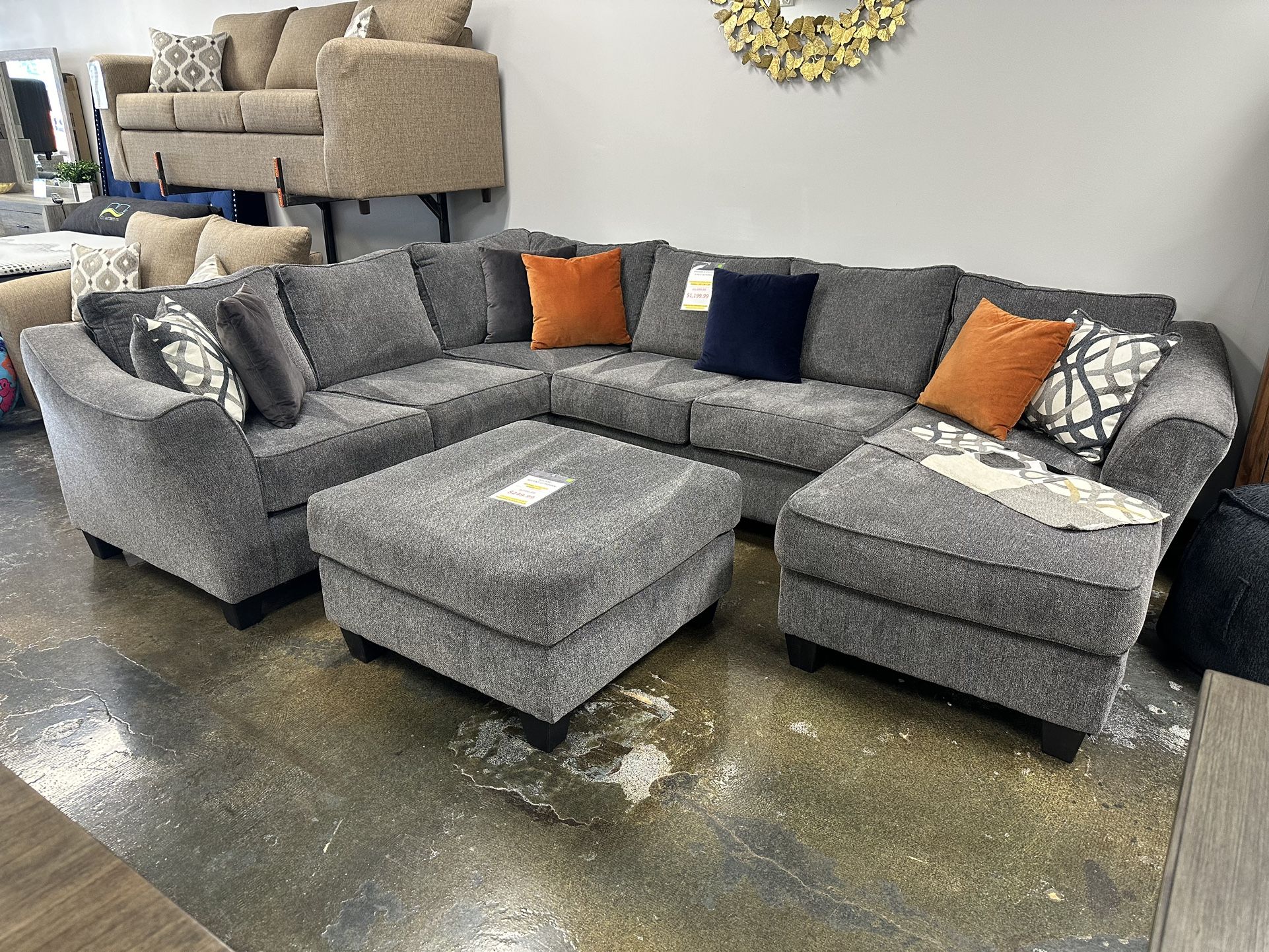 Large Sectional with FREE ACCENT PILLOWS