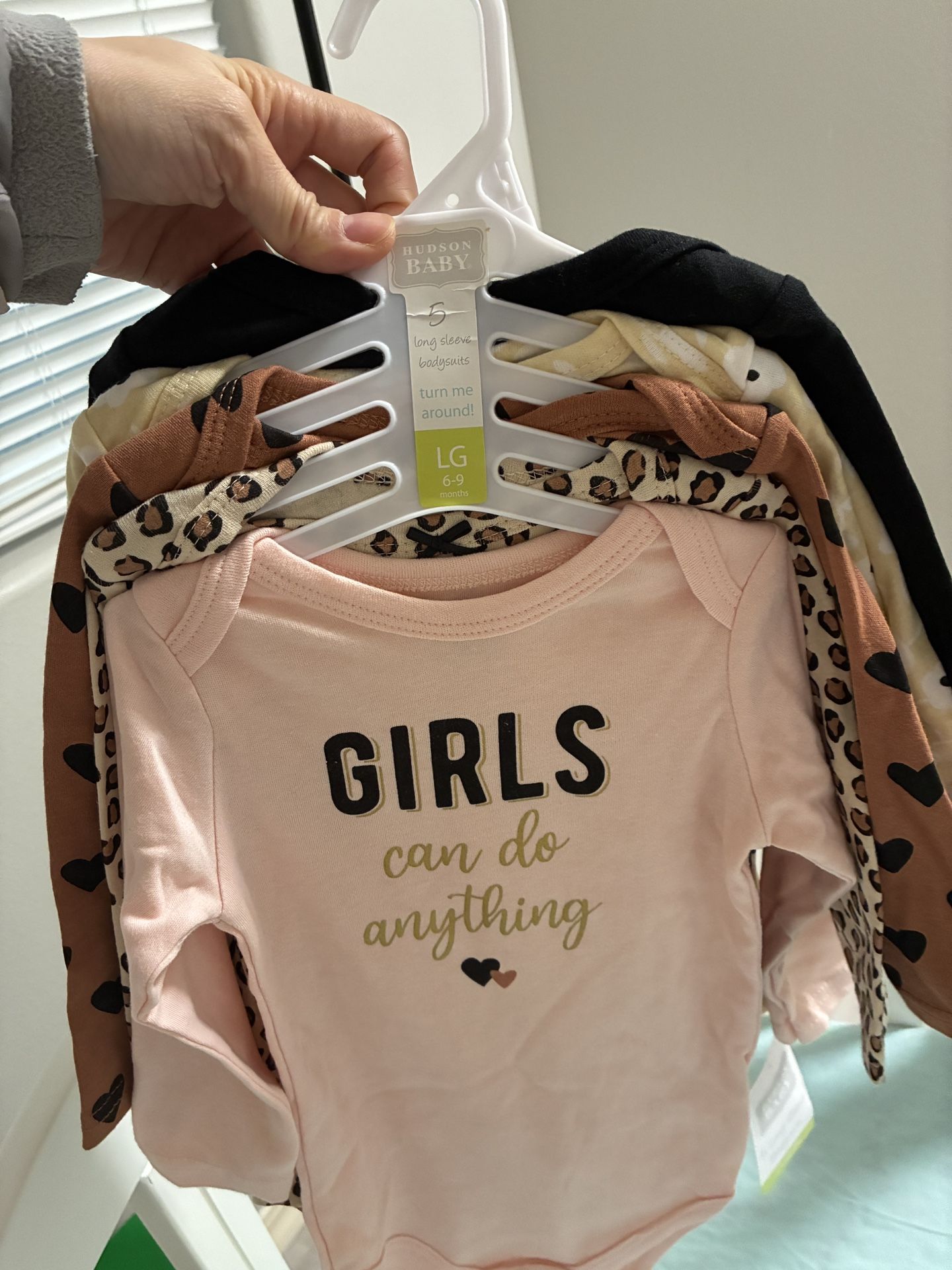 Baby girl 5pc set bodysuit - new 6-9M