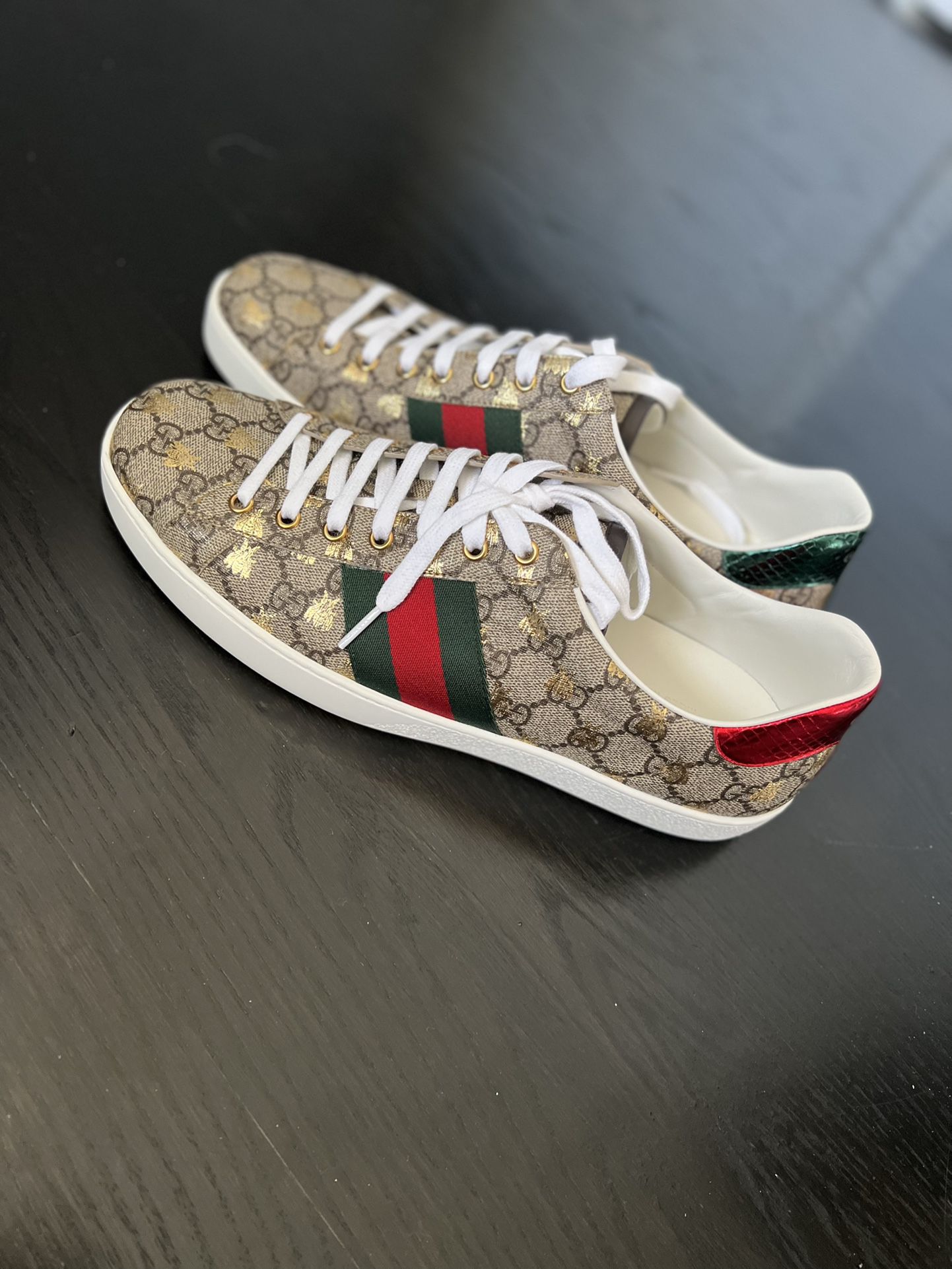AUTHENTIC NEW GUCCI ACE GG SUPREME SNEAKERS WITH BEES