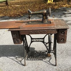 Vtg singer sewing machine 