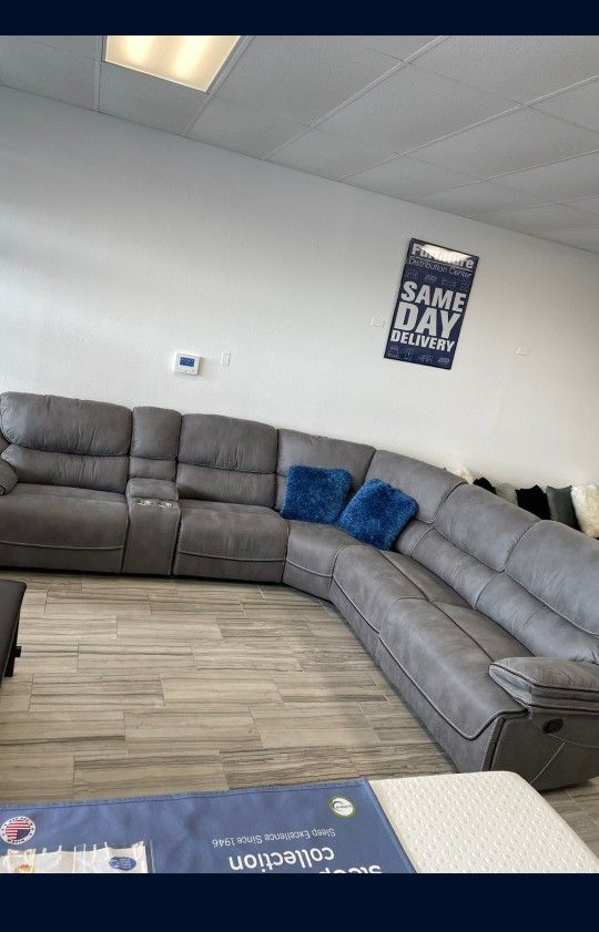 *Now Available!!!*---Stunning Alejandra Gray Microfiber Reclining Sectional Sofa---Delivery And Financing Available✌️