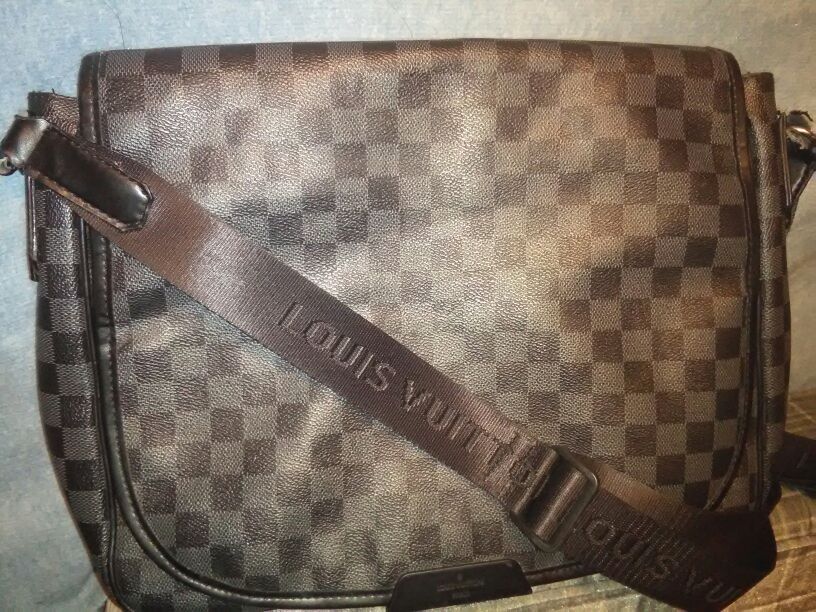 Louis Vuitton Bag for Sale in Hacienda Heights, CA - OfferUp