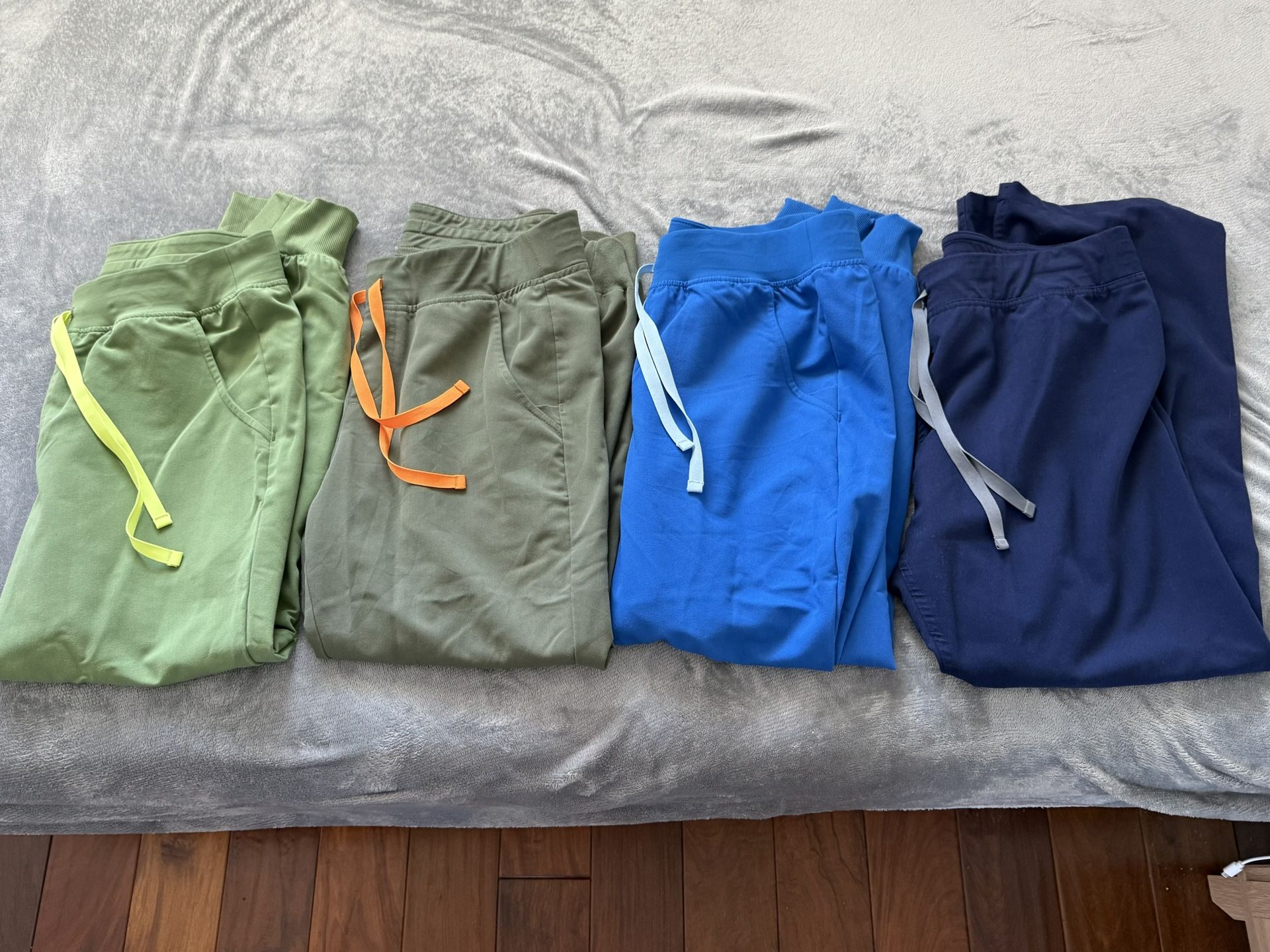 FIGS Joggers – Size Medium Petite – Multiple Colors – Like New