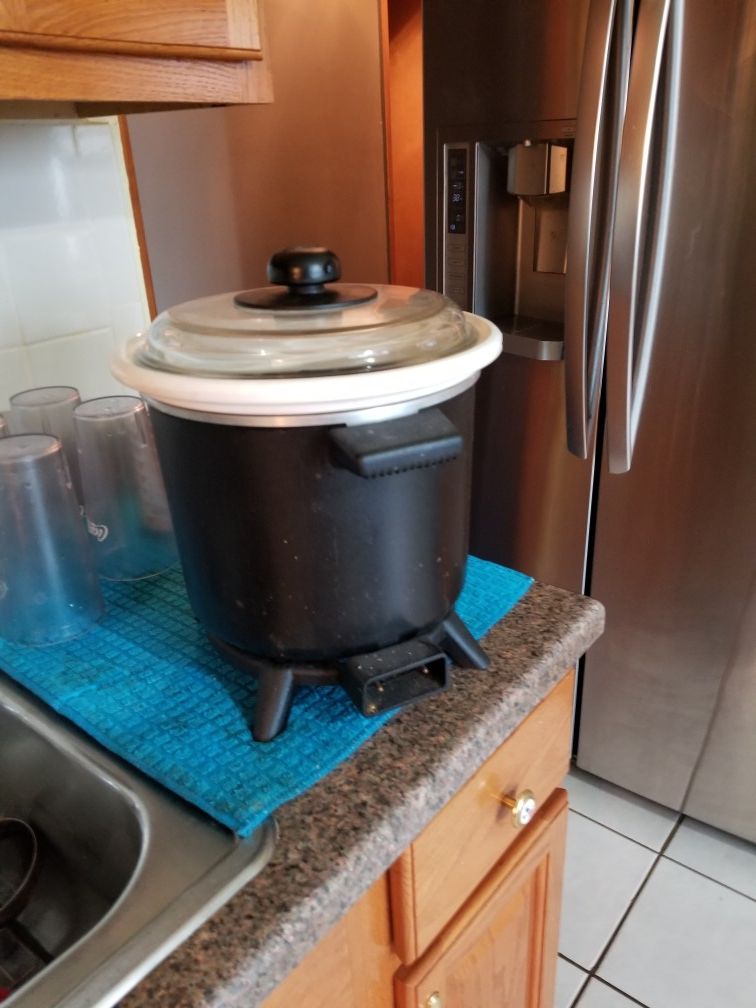 Slow cooker looks new