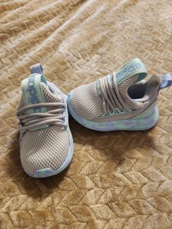 New infant shoes size 4