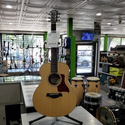 TAYLOR ACOUSTIC GUITAR