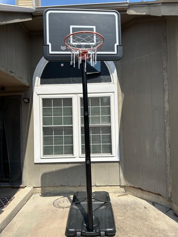 Adjustable Basketball HOOP