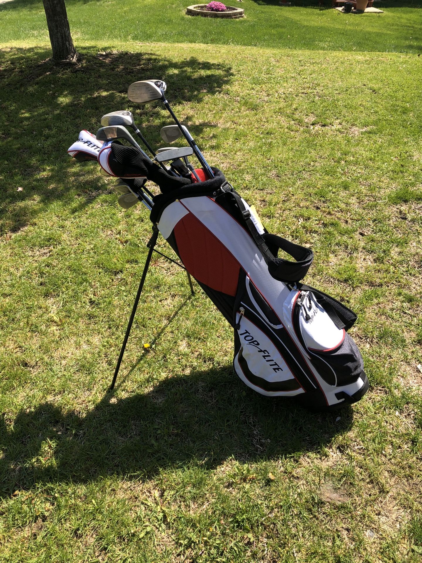 Top Flite Golf Clubs with Bag Lefthanded for Sale in Olathe, KS