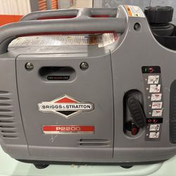 Briggs And Stratton Power Smart Series P2200/2200 Watt Portable Inverter Generator